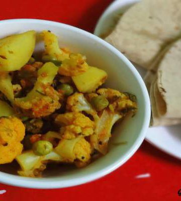 Gobi Matar Aloo / cauliflower with peas and potatoes
