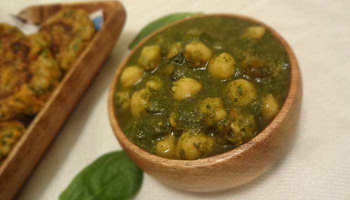 Palak chole / chickpea curry with spinach